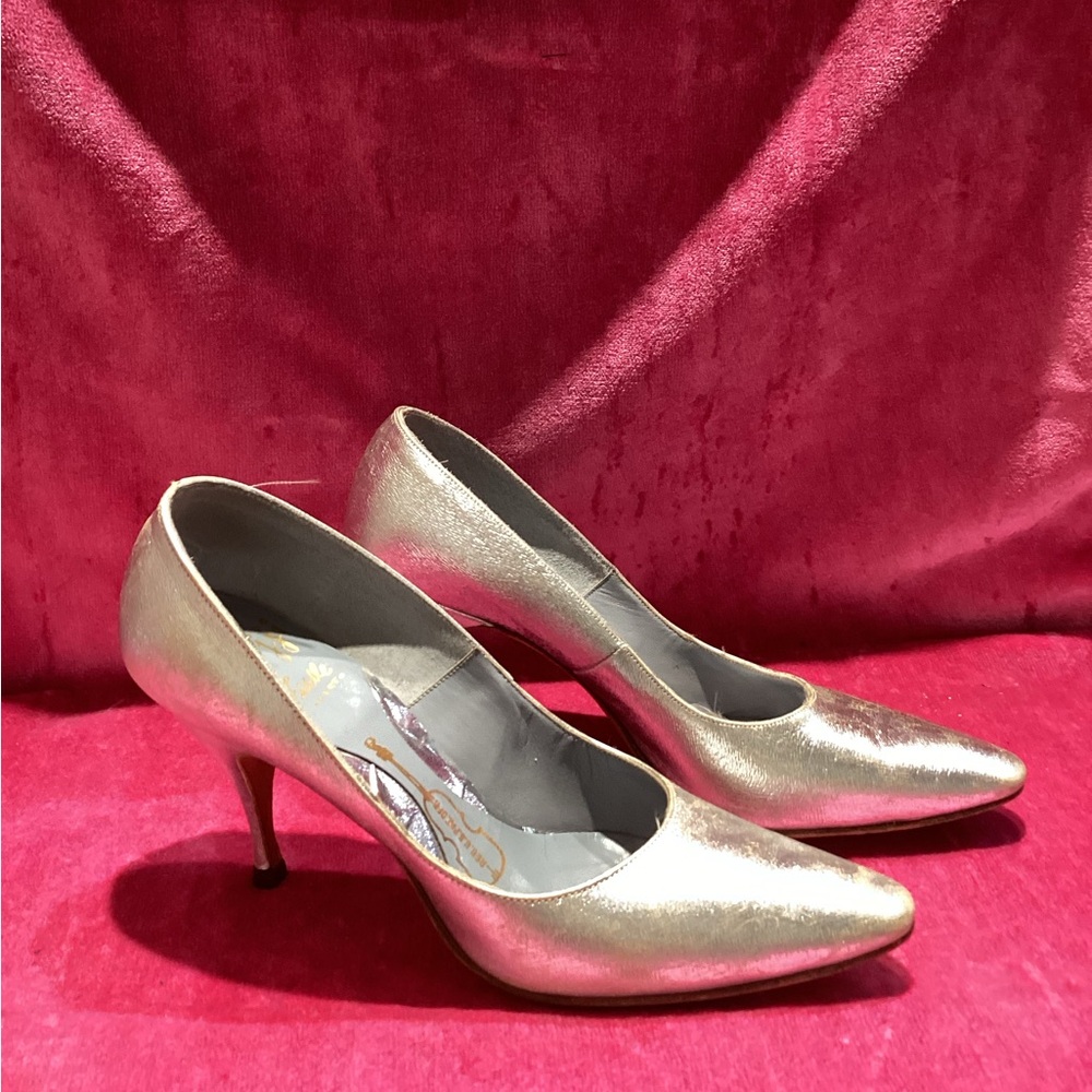 Vintage 1950’s Metallic Leather Heel